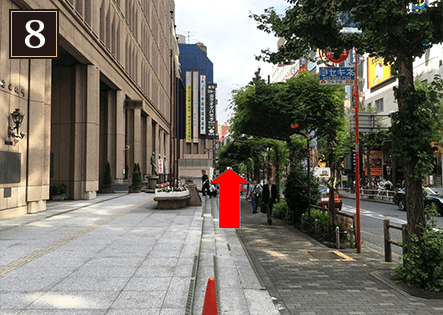 区役所通りを真っ直ぐ進めば左手にパセラ新宿本店があります。