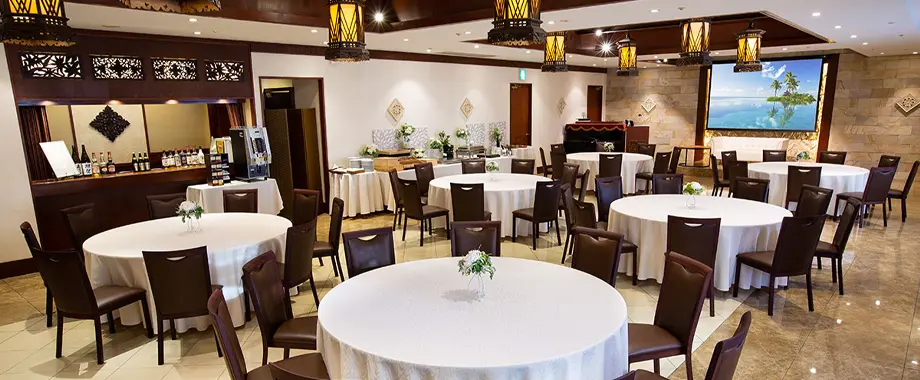 本格バリリゾートをイメージした華やかな空間