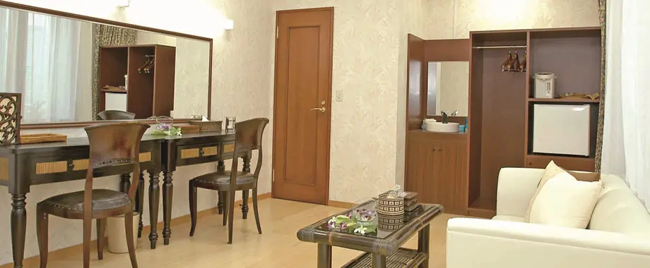 本格バリリゾートをイメージした華やかな空間