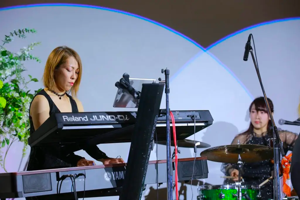 音響機材、ドラム、シンセサイザーは会場で手配が可能です。